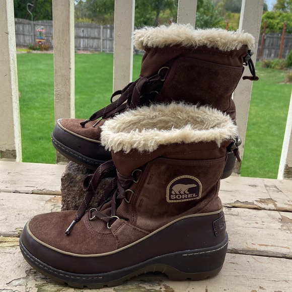 Sorel Shoes - Sorel winter boots Size 9 Brown lace up durable boot. Pre-loved condition